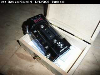 showyoursound.nl - TeamS&DGroundzero 3 - BLACK BOX - black box - SyS_2005_12_13_18_37_51.jpg - de GZ FH3200, verdeel blok van 50mm2 naar 3x 35mm2